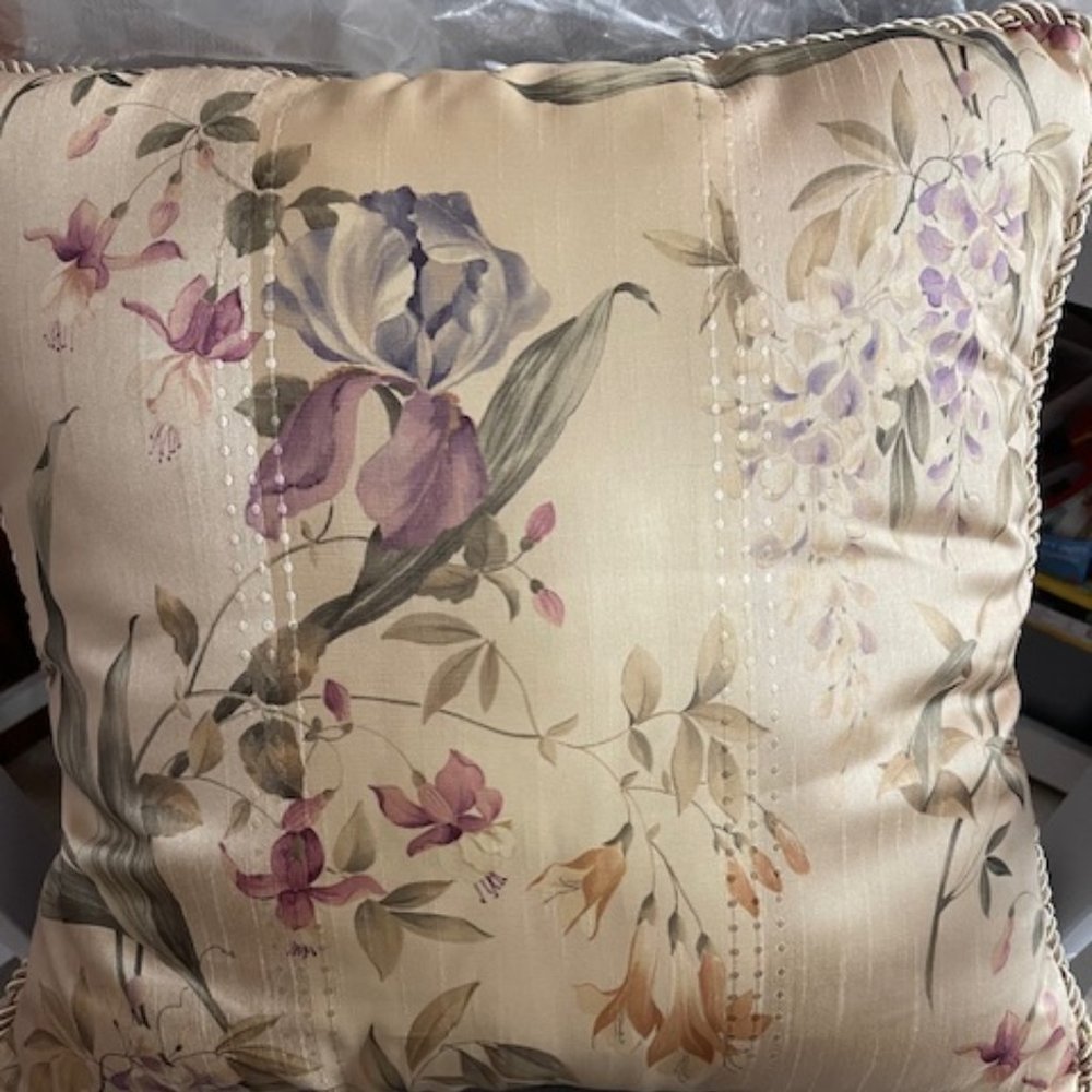 NEW RARE/HTF CROSCILL FLORAL THROW PILLOW